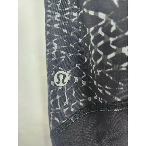 Lululemon Real Quick Crop Leggings Snakeprint Black Gray Size 4. - Picture 3 of 8